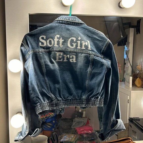 Soft girl era Jean jacket - Picture 1 of 4